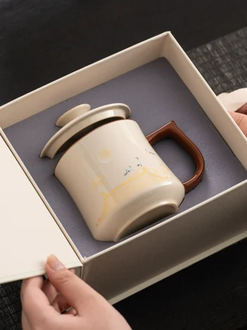 400ml Ceramic Tea Cup with Lid and Wooden Handle – Gift Box Packaging, Elegant Porcelain Mug for Office, Home & Tea Lovers