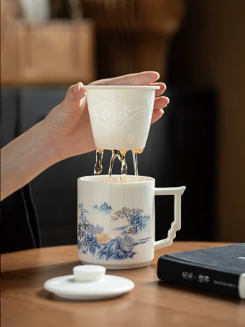 400ml Porcelain Tea Cup with Removable Strainer – White Ceramic Mug with Landscape Design for Loose Leaf Tea & Daily Drinks